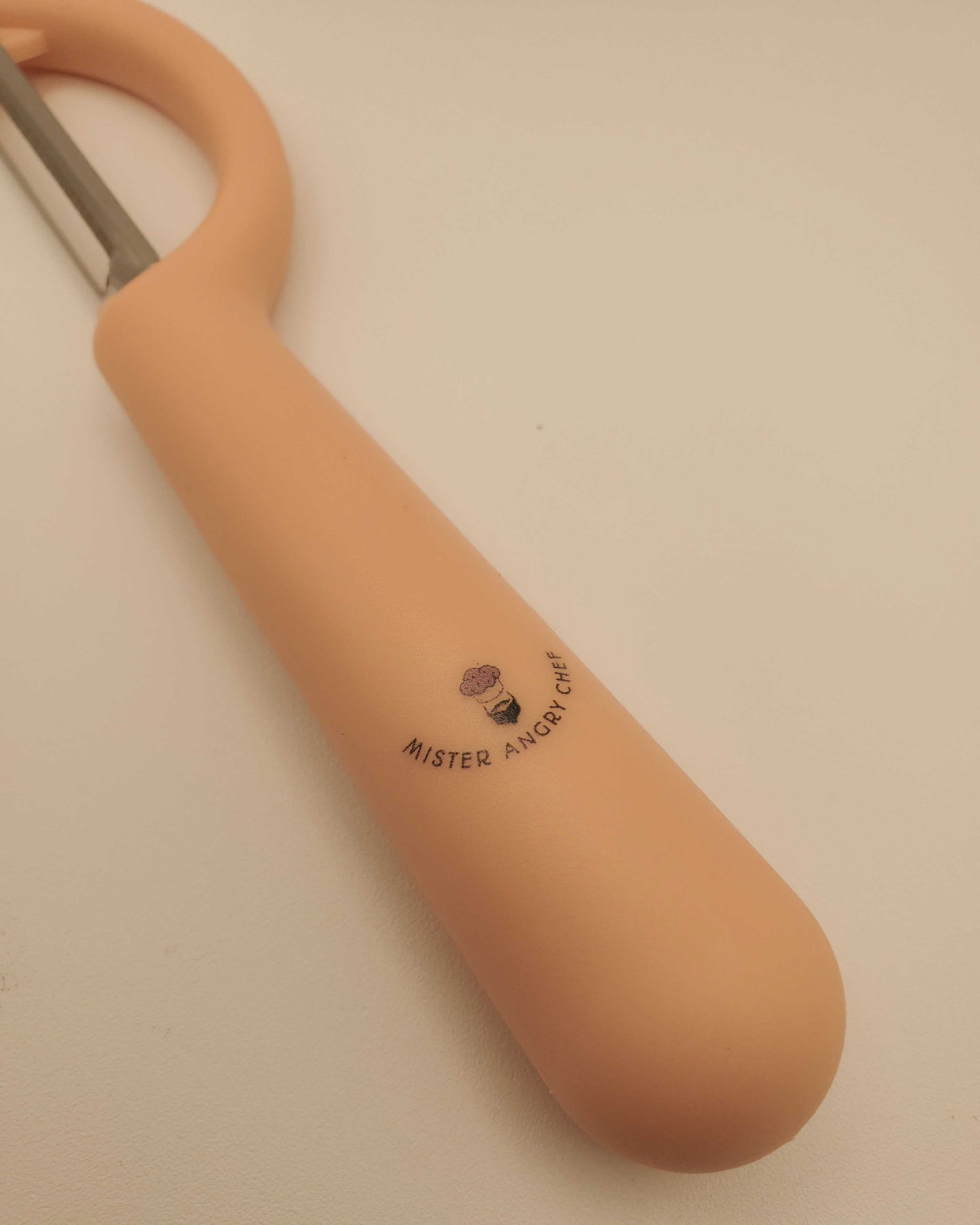 Vegetable and Fruit Peeler, Stainless Steel Blade, Non Slip Handle, Pink